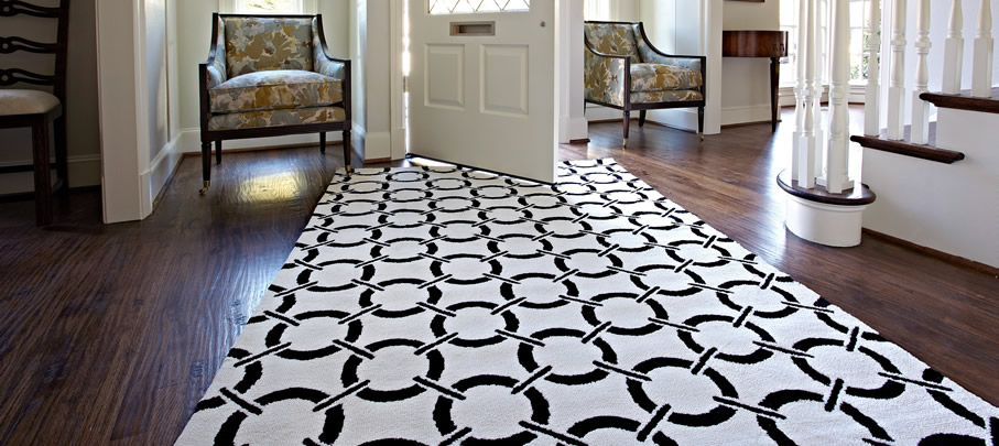 Should a Runner Rug Cover the Whole Hallway?