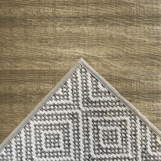 Barely There Border